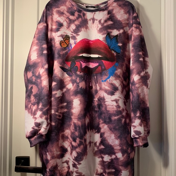 Boohoo Dresses & Skirts - NWT BooHoo Long Sleeve Tie Dye Lips Shirt Dress